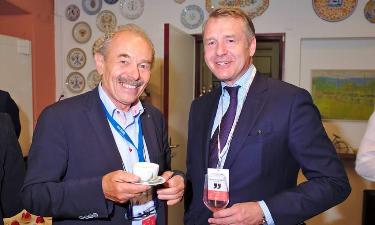 Rolf Sigg, Aufsichtsrat, siggset print & media AG;
Maximilian von Schubert, Member of the Executive Board, Bank von Roll AG