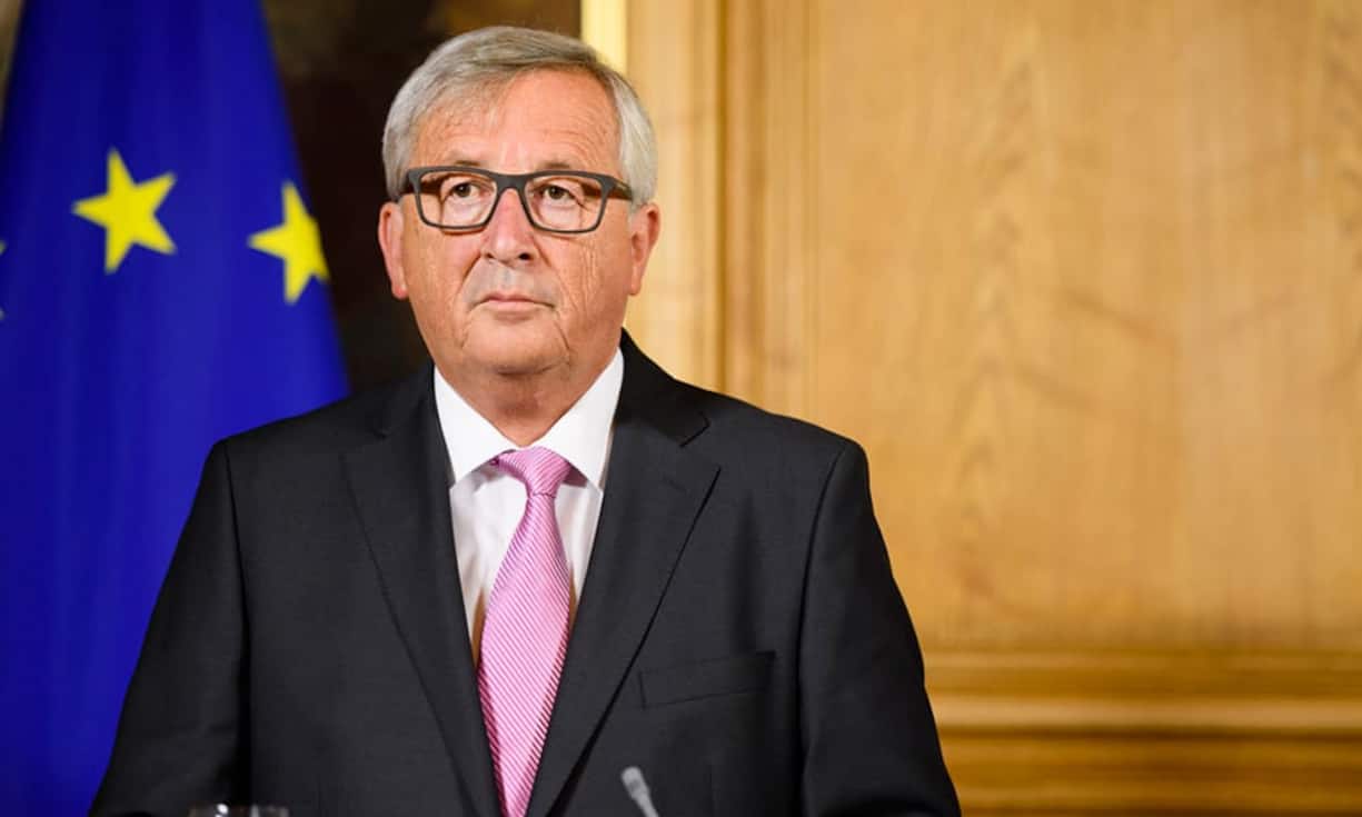 Vor Medienleuten kann er seinen Unmut mit einem Wort deutlich machen und dann schweigend abtreten. «Er vergisst nie», sagte einmal ein Mitarbeiter aus seinem Stab. Auf seiner Merkliste stehen die Angriffe der britischen «Sun» und der Schweizer «Weltwoche», die ihn 2014 während des Wahlkampfes mit Falschbehauptungen in die Nazi-Ecke stellten. «Junckers Vater kämpfte für Hitler im Zweiten Weltkrieg», behauptete die «Sun» und verdrehte damit die Geschichte des zwangsrekrutierten Wehrmachtsopfers.