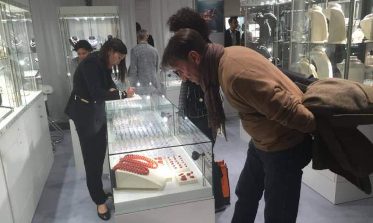 Kleine Schmuckhändler haben an der Messe ebenso ihren Platz, wie...