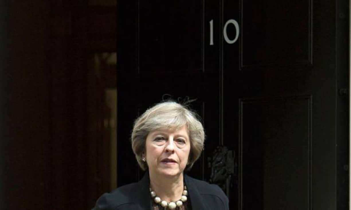 Machtposten in weiblicher Hand:
Theresa May zieht in Downing Street Nummer 10 ein, damit hat Grossbritannien zum zweiten Mal eine weibliche Regierungschefin. Der Rücktritt Margaret Thatchers ist über 25 Jahre her. May gilt als zuverlässig, pragmatisch und hat das Vertrauen der konservativen Tories, Partei und Land durch die schwierigen Herausforderungen des Brexit zu führen. Ihre Wahl ist...