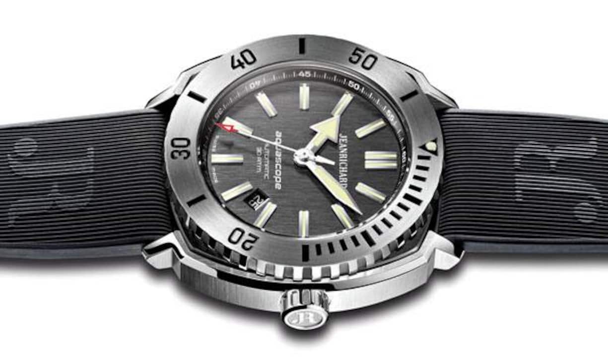 Eine Marke gibt Gas: Endlich sieht es so aus, als mache JeanRichard Ernst. Lange wussten die Fans nicht, wofür die Marke steht. Jetzt hat sie sich klar für den Sport entschieden. Leadmodell  der Girard-Perregaux-Schwestermarke ist unverkennbar die Aquascope. Bei ihrem Relaunch demonstriert die Taucheruhr mit dem automatischen Werk auch urbane Qualitäten. Ihr Preis ist eine Kampfansage: 2950 Franken.