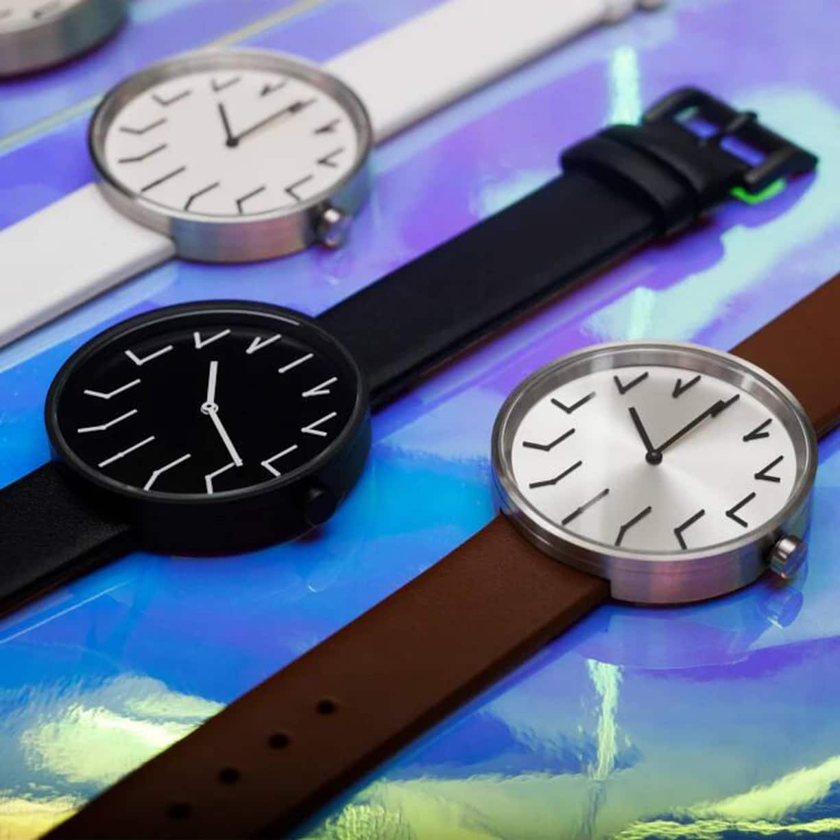 Etwas überflüssig: Statt zwei Zeigern hat dieser Zeitmesser 26.