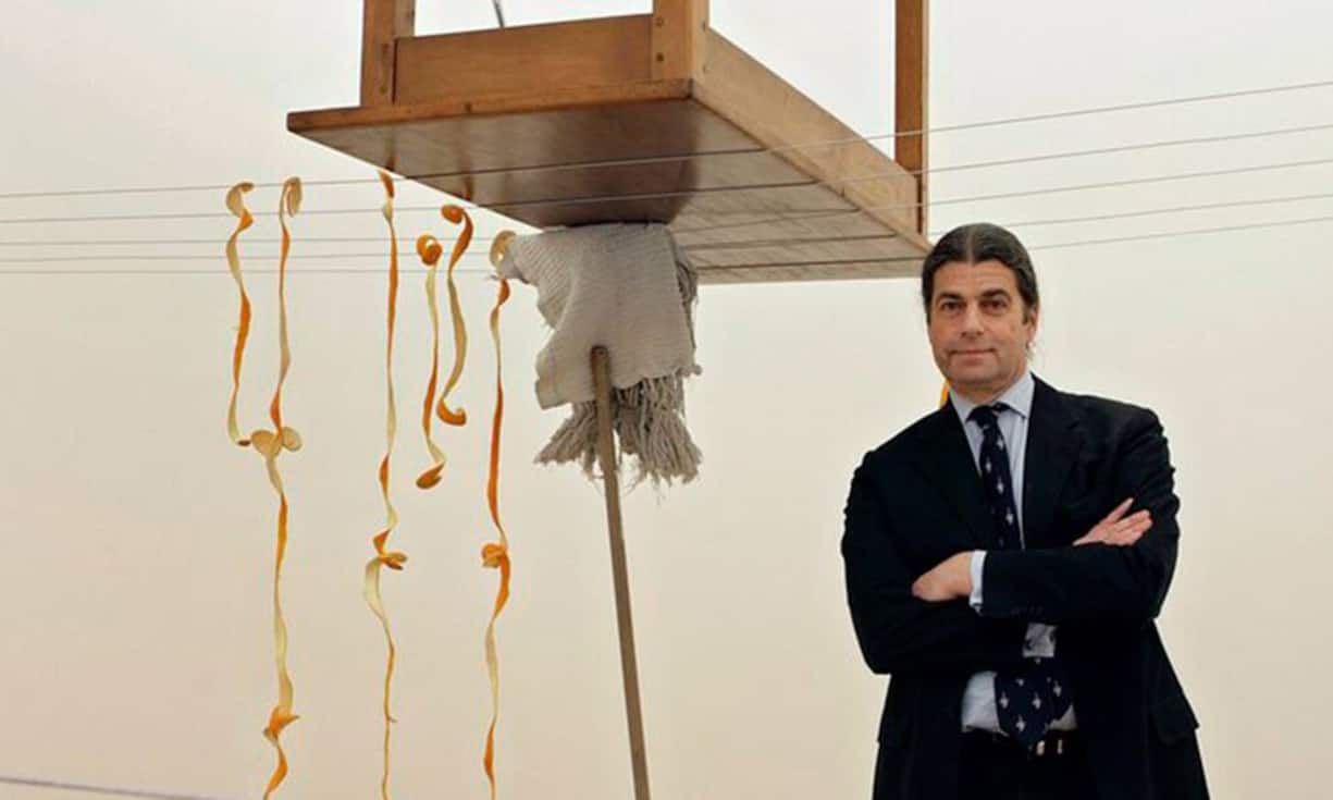 Platz 1: John ArmlederDer Genfer Hoteliersspross hat es in diesem Jahr an die Sptize geschafft (Vorjahr Platz 2). Der 69-Jährige erlebte seinen internationalen Durchbruch an der Biennale Venedig 1986. Seither hat er mit seinen spielerischen Installationen, den sogenannten Furniture Sculptures, mit Malerei und Zeichnungen, die zwischen Ironie und Pathos oszillieren, eine solide internationale Karriere geformt. Preisspanne: 4000 - 200'000 Franken