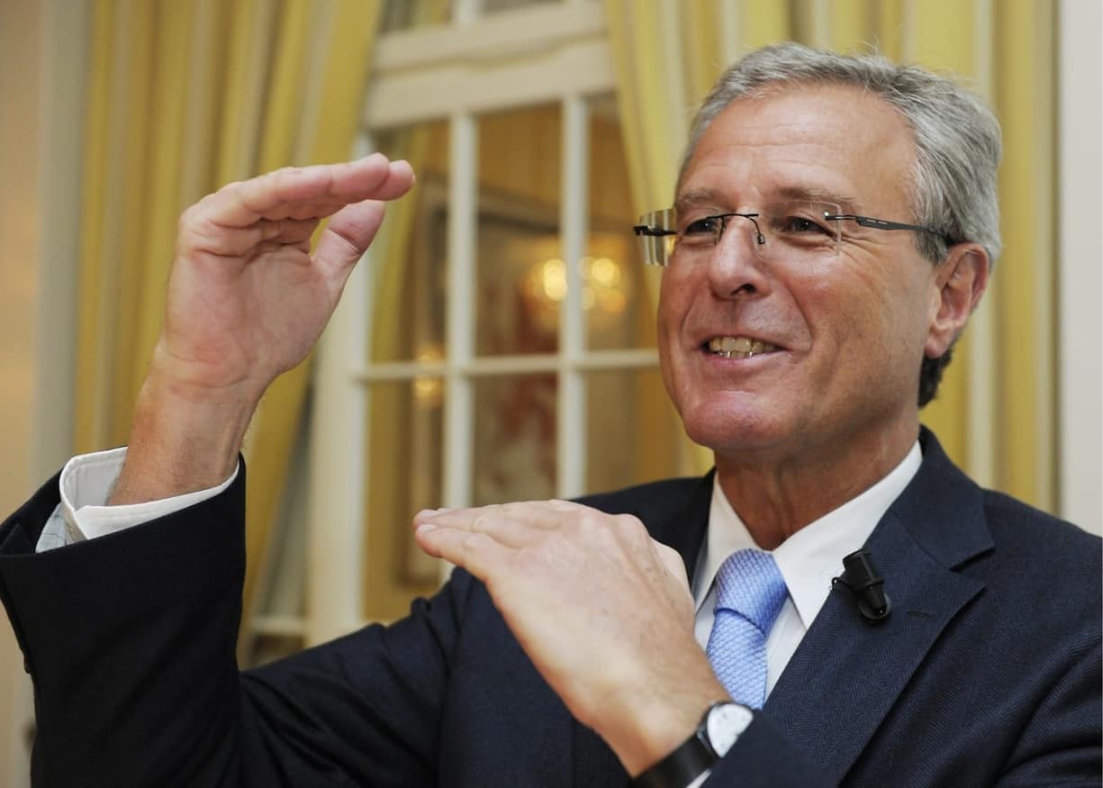 This Schneider, CEO Forbo, macht einen zufriedenen Eindruck, anlaesslich der Bilanzpressekonferenz am Dienstag, 20. Maerz 2012, in Zuerich. Das Unternehmen hat 2011 in Lokalwaehrungen gerechnet seinen Umsatz um 7,5 Prozent steigern koennen. (KEYSTONE/Steffen Schmidt)