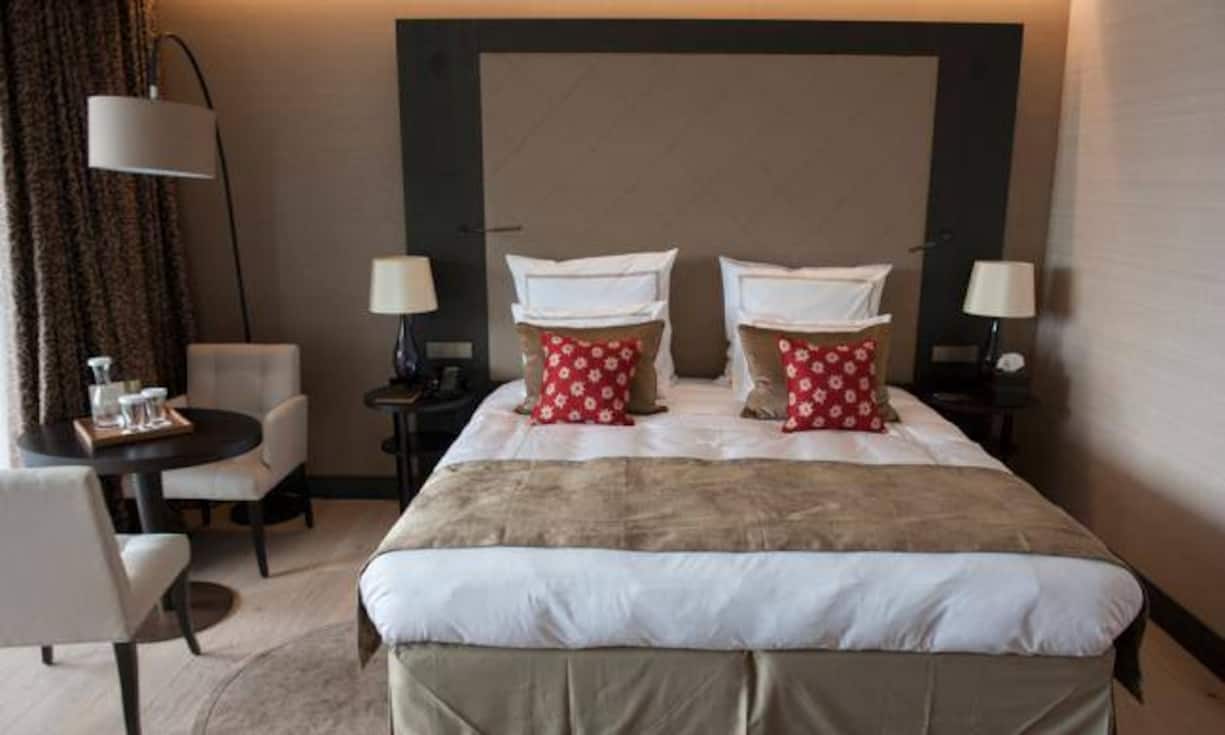 Plätze 9 und 10: Genauso wie Decken und Kissen, die häufig einfach mit nach Hause genommen werden.