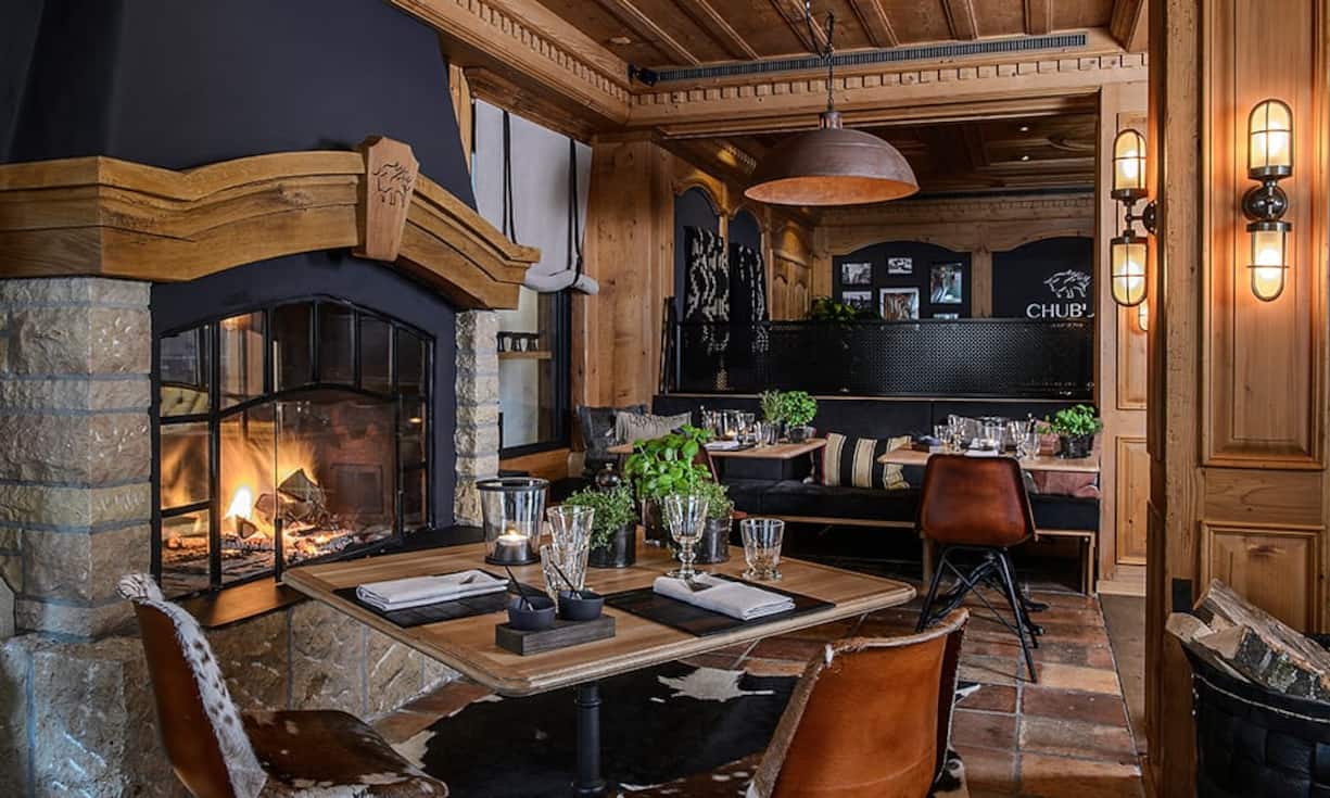 Platz 9 (Vorjahr: 28): Grand Hotel Park, GstaadJa!!!! Die unaufgeregte Dynamik, die Gastgeber Daniel Ziegler seit dem letzten Winter im Grand Hotel Park entwickelt, etwa mit dem neuen argentinischen Restaurant «Chubut», sorgt für strahlende Gesichter und einen grossen Sprung von Rang 28 in die Top 10. Nicht jeder in der Branche hätte darauf gewettet, dass es Ziegler in so kurzer Zeit gelingen würde, aus dem heimelig luxuriösen Hotel wieder eine der führenden Adressen der Alpen zu machen.