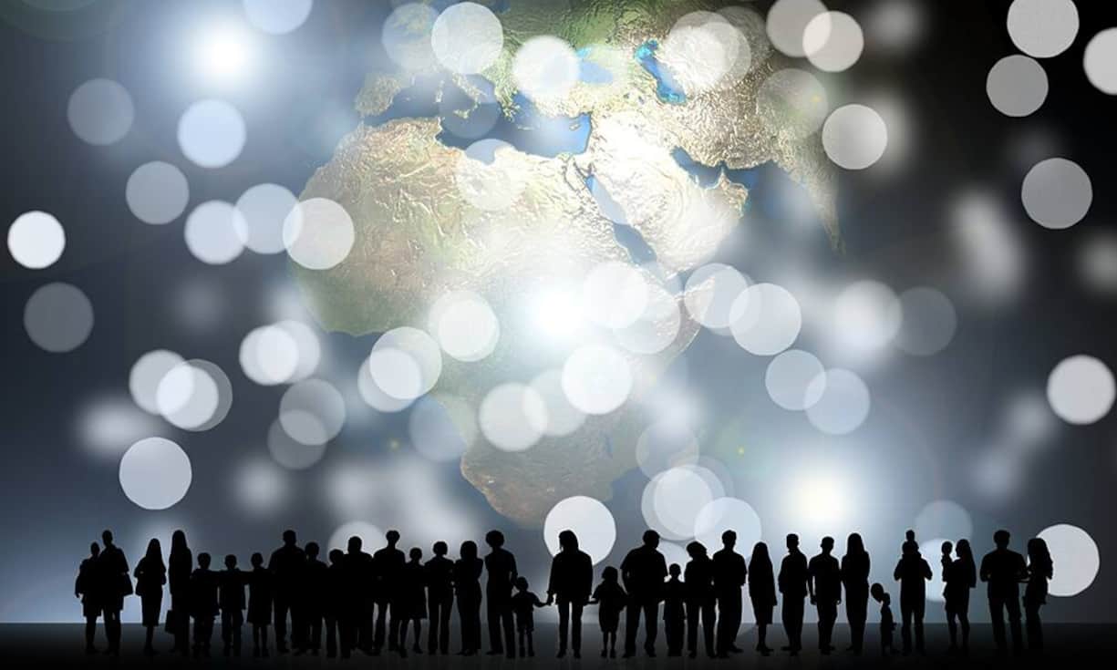 Die meisten Menschen auf der Welt leben nicht in ländlichen sondern urbanen Gebieten. Das wird sich auch in Zukunft nicht ändern. Im Gegenteil: Laut einem Bericht der Vereinten Nationen werden im Jahr 2050 66 Prozent der weltweiten Bevölkerung in Städten leben. Dabei befinden sich die elf weltweit am schnellsten wachsenden Städte alle in Afrika. Ein Überblick: