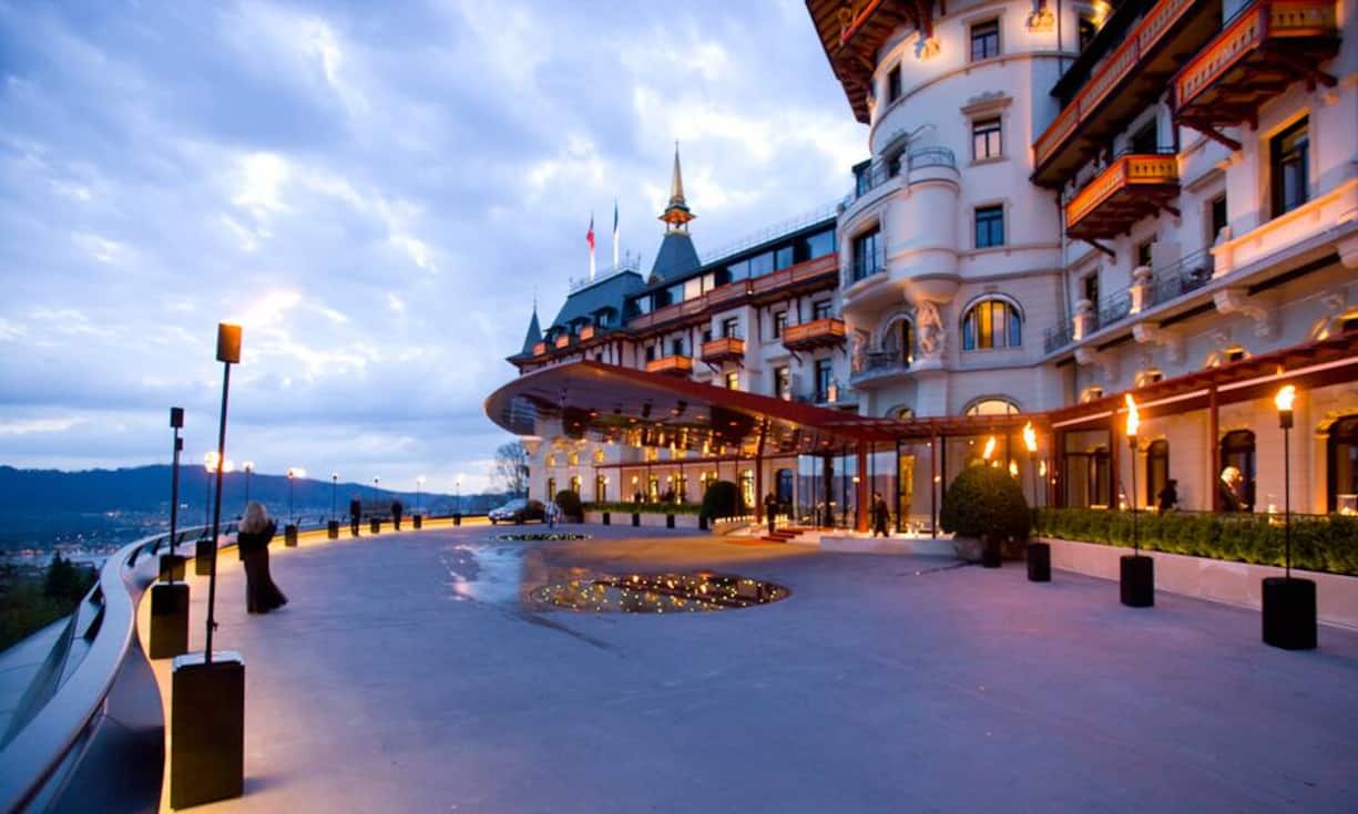 Zürich gilt als einer der grössten Handelsplätze für Kunst überhaupt, und wer hier einkaufen will, muss sich in punkto standesgemässer Logis keine Sorgen machen: Im Hotel Dolder Grand zum Beispiel findet man Weltklassezimmer mit bestem Service und grandioser Aussicht.Bilder: Keystone