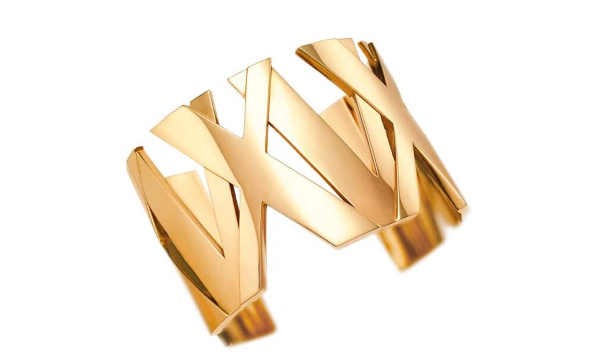 Edel: Tiffany (Frau) Sehr beliebt bei modeorientierten Damen sind diese breiten Manschettenarmreifen aus der Tiffany Atlas Kollektion aus 18 Karat Gelbgold. Preis 12.500 Franken