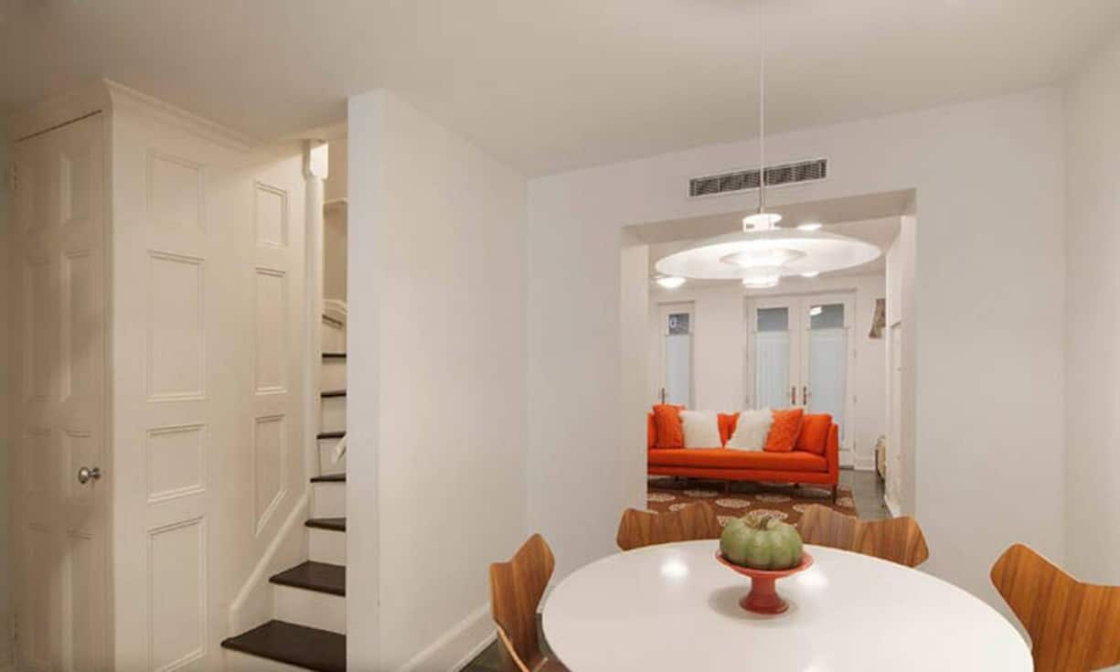 Im Erdgeschoss befindet sich eine geräumige Küche...