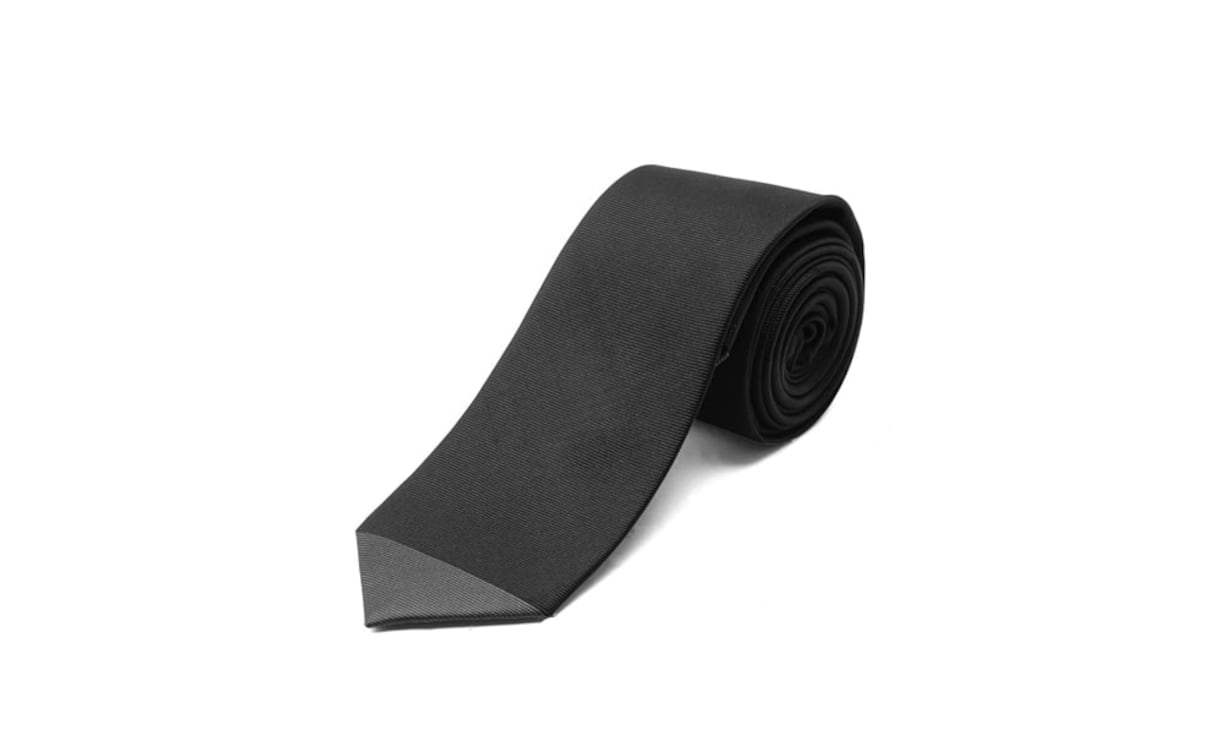 Cool: Esprit Die Besonderheit dieser Krawatte aus Seide ist der unaufdringliche Kontrast-Look aus elegantem Schwarz mit grauer Spitze. Preis 55.90 Franken