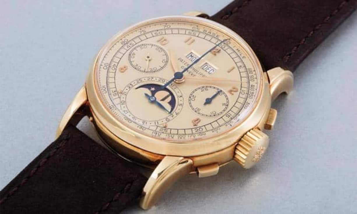 Von den zehn Uhren, welche 2015 bei Auktionen am teuersten verkauft wurden, kamen neun aus dem Hause Patek Philippe.Dieser Zeitmesser (Referenznummer 2499) aus dem Jahr 1952 besteht aus 18-karätigem Gold und wurde in Genf für 1,82 Millionen Dollar verkauft.