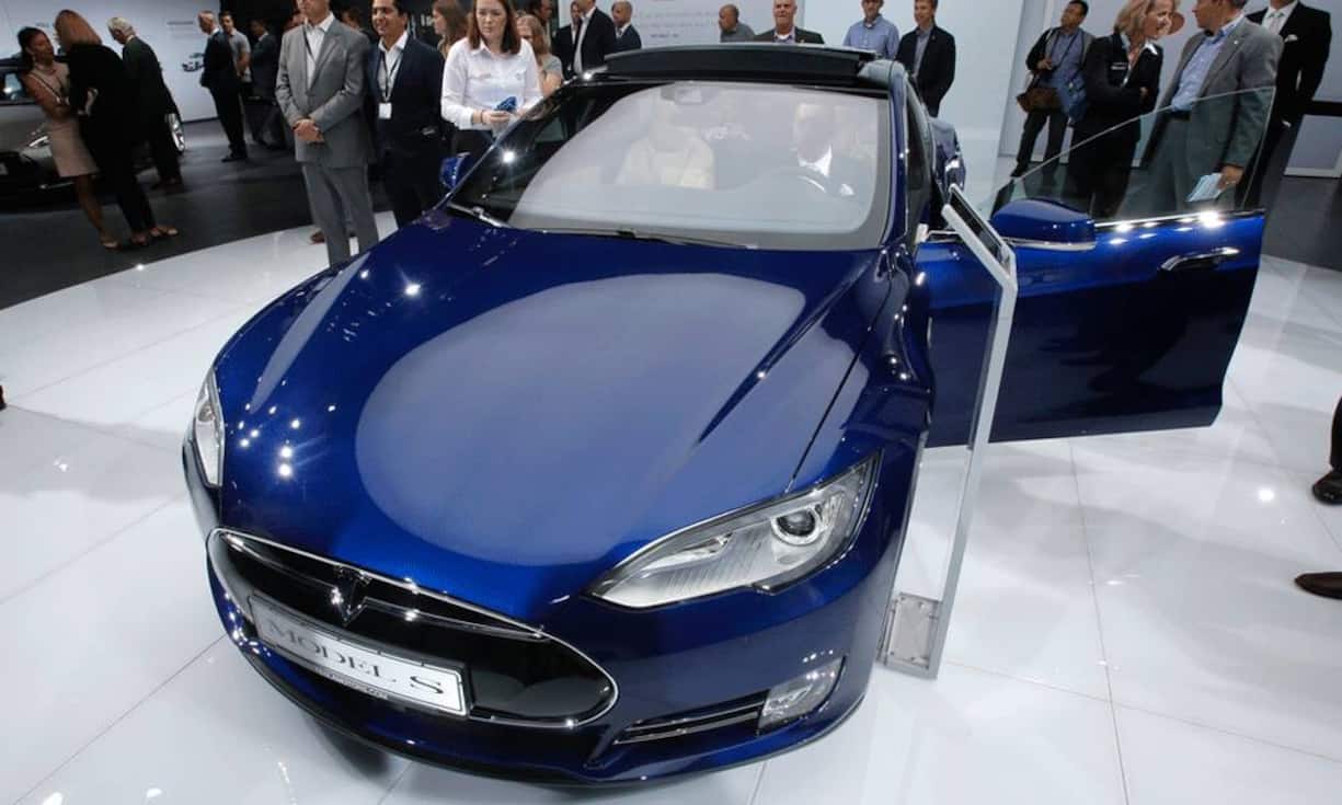 ...fährt aber auch das etwas auffälligere Tesla Model S im Wert von 92'300 Euro.Quelle: LA Times