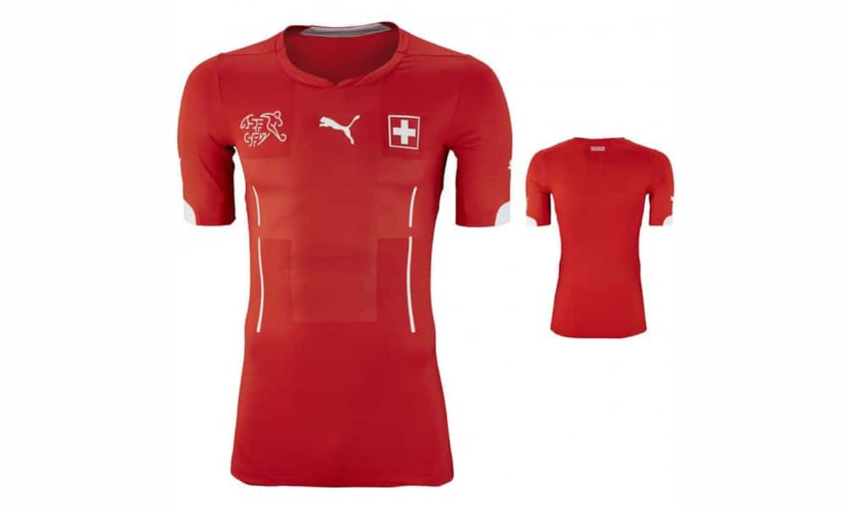 Mittelmässig: Die Schweizer Nati wurde von Puma ausgestattet. Nebst dem Schweizer Kreuz auf der linken Seite gibt es ein zweites, das auf der Brust eingearbeitet wurde.
