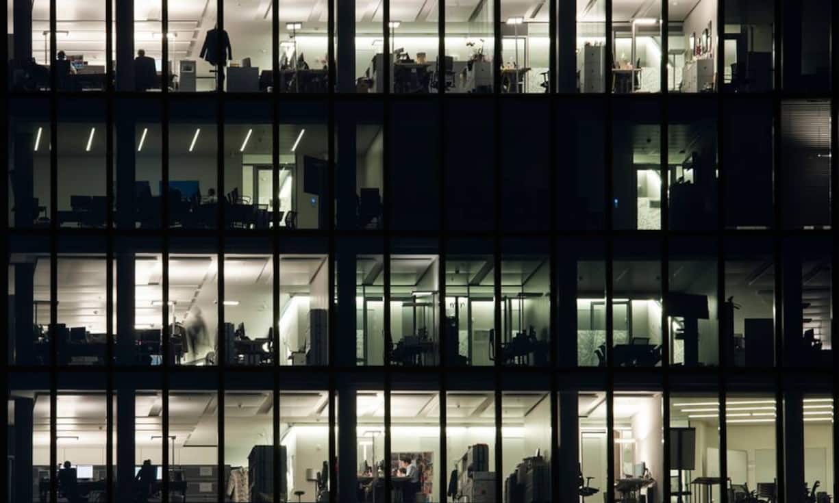 Gesamthaft gibt es in der Schweiz Büroflächen von 52,4 Millionen Quadratmeter. Ein grosser Teil davon befindet sich in fünf Städten. Trotz hohen und sehr hohen Mieten können Firmen viel sparen, wenn sie sich dort für einen dezentralen Standort entscheiden, das zeigt die Credit Suisse in ihrer Studie zum Schweizer Immobilienmarkt.