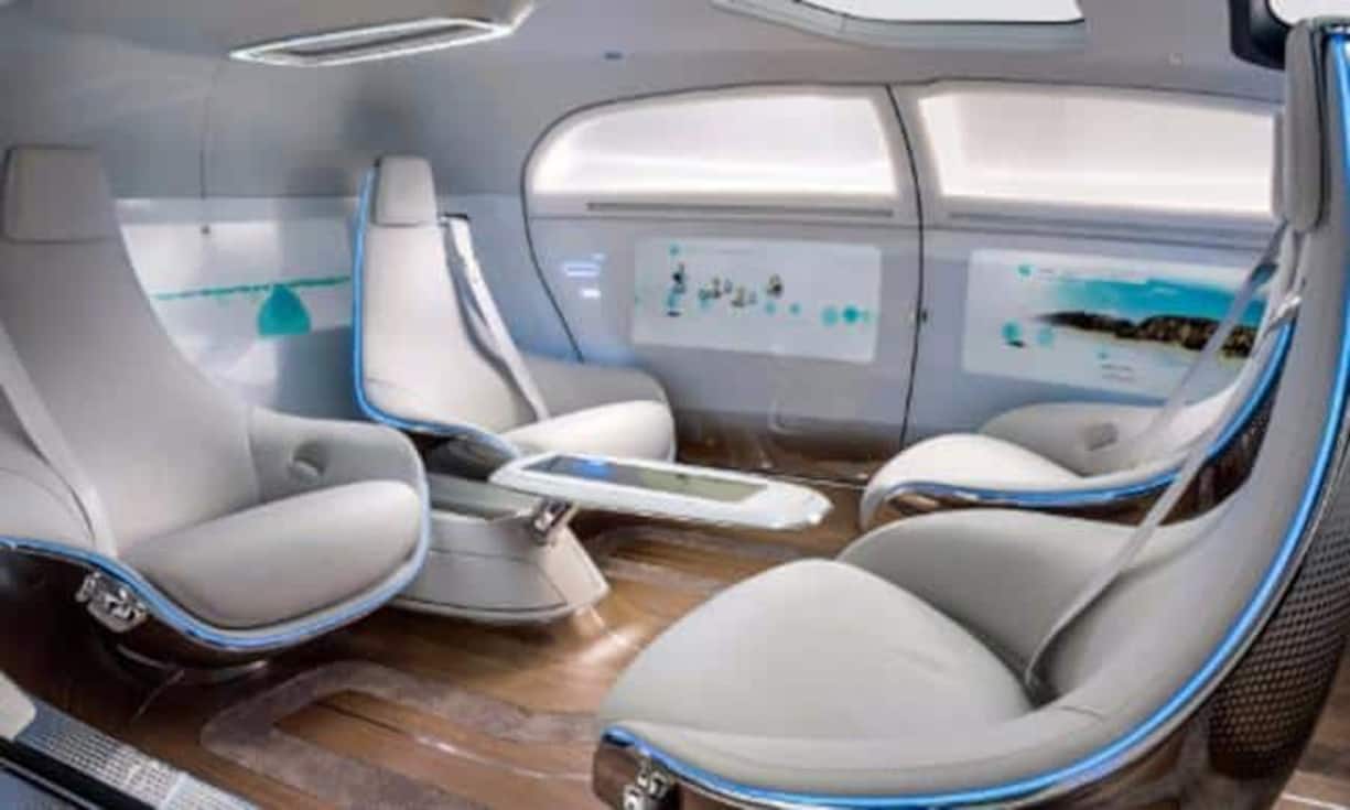 Rotierende Sitze im fahrerlosen AutoDas kann es: Die Sitze in diesem selbstfahrenden Auto lassen sich drehen. Die Mitfahrer können sich so beim Unterhalten in die Augen sehen.

Dann kommt es: Mercedes-Benz stellte dieses futuristische Konzept bei der «Consumer Electronics» in Las Vegas vor. Doch solange Fahrer ihre Hände am Steuer brauchen, wird diese Idee wohl nicht umgesetzt.