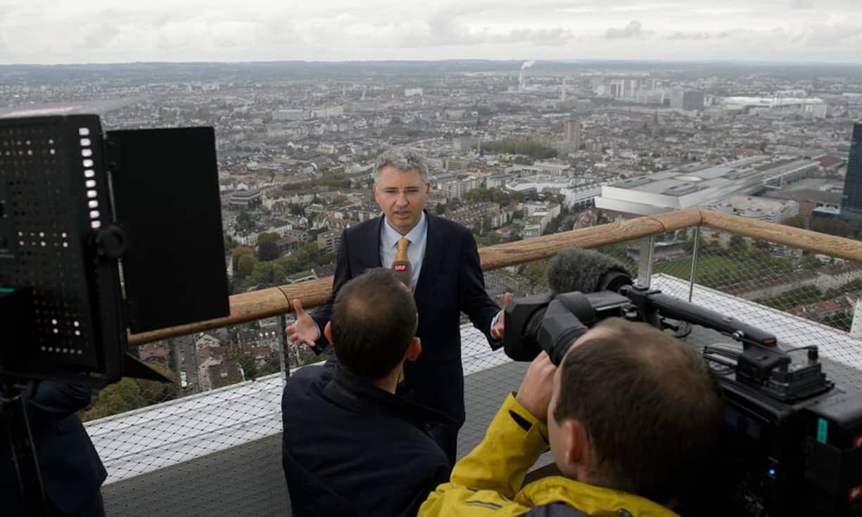 Severin SchwanCEO RocheSchwan sitzt als Konzernchef fest im Sattel. Allerdings muss der promovierte Jurist Roche jetzt durch eine heikle Phase führen. Denn seine Bestseller wie das Krebsmittel Herceptin verlieren den Patentschutz. Die Pipeline ist gut gefüllt, doch bleibt die Entwicklung neuer Medikamente auch für erfolgsverwöhnte Konzerne wie Roche ein riskantes Geschäft.