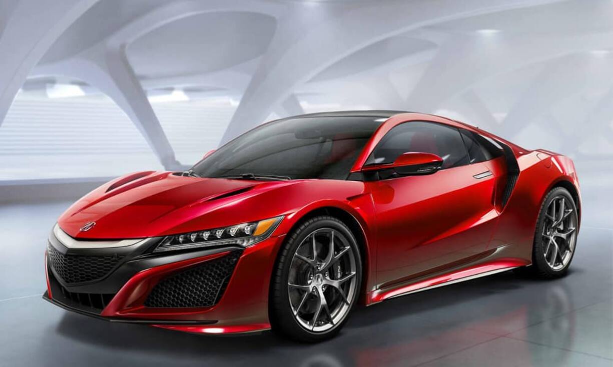 Der Honda NSX kommt Ende Jahr als Öko-Sportler. Er wird in den USA gebaut und verfügt über einen Vollhybrid-Allradantrieb. Die Systemleistung liegt bei rund 600 PS. Er wird vermutlich ab 140'000 Franken erhältlich sein.