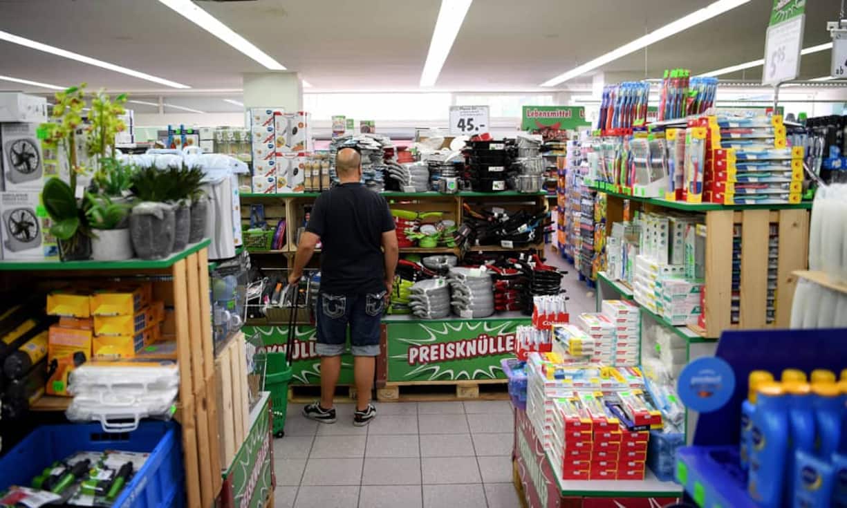 In den Filialen treffen Tieflohnempfänger auf Schnäppchenjäger. Obwohl schon elfjährig, ist das Billigstkonzept noch nicht im öffentlichen Bewusstsein angekommen. Es ist noch immer ein Geheimtipp.