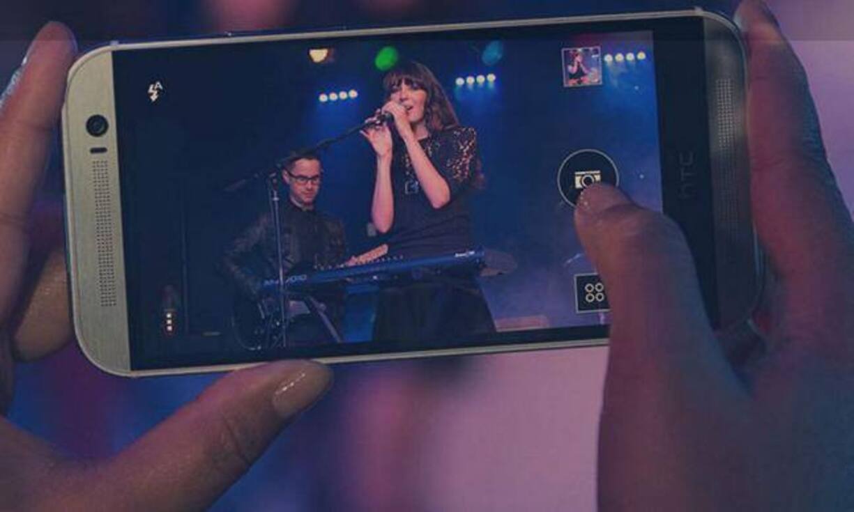 Power-Smartphone: HTC One (M8)Technisch hat das neue HTC-Flaggschiff aufgeholt: Der Bildschirm ist minimal gewachsen, das Arbeitstempo hat zugelegt, Licht und Schatten beim Speicher: Der Vorgänger hatte 32 GB, das neue gibt es nur mit 16 GB. Zu wenig für den Preis! Zwar kann man endlich Speicherkarten bis 128 GB einlegen, aber darauf laufen keine Apps. Insgesamt überzeugt das Gesamtpaket: Schicker und bedienfreundlicher ist kaum ein anderes Android-Topmodell. Testnote: 2.57.