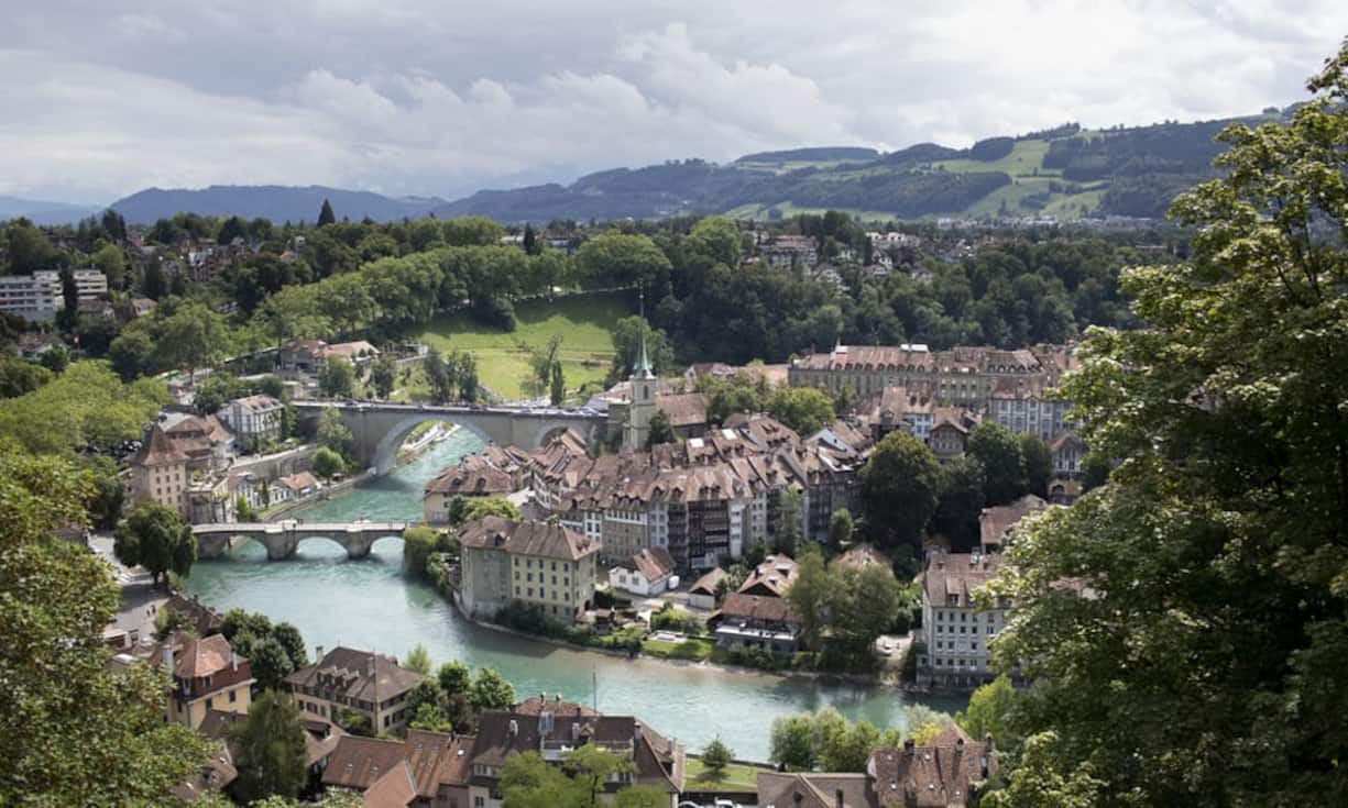Platz 11: Bern (Indexwert: 4; Vorjahr: -17)
Mit einem Indexwert in Höhe von 4 ist in Bern das Verschuldungsrisiko zwar überdurchschnittlich hoch, doch im Vergleich zu anderen Schweizer Städten ist der Wert noch verhältnismässig gering. Die Darstellung des Verschuldungsrisikos basiert auf indexierten Werten. Positive Zahlen zeigen ein überdurchschnittliches Risiko der untersuchten Personengruppen an, negative Werte bedeuten das Gegenteil. Im Vorjahr lag der Wert in Bern noch bei -17.