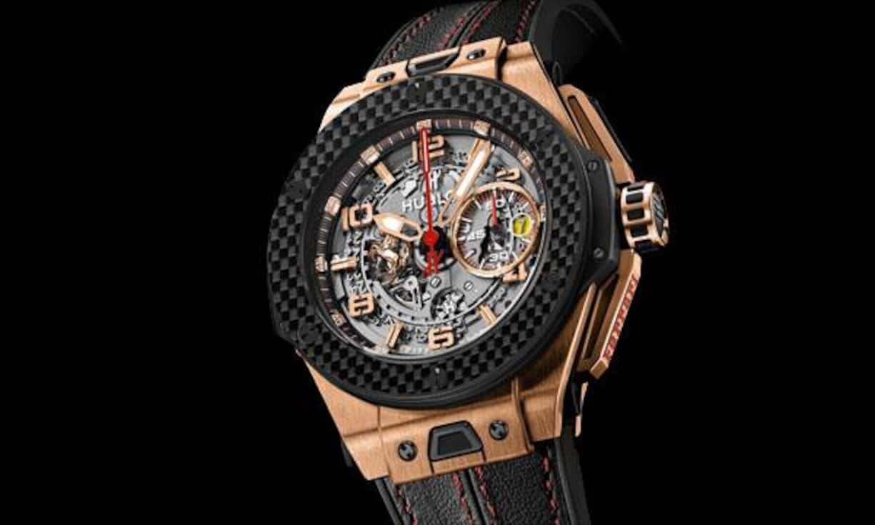 Magie der Fusion: Im Handumdrehen gelang es Jean-Claude Biver, aus Hublot eine heisse Marke zu machen. Eines seiner Geheimnisse war und ist, den Gehäusewerkstoff zum Thema zu machen. Er setzt auf Magic Gold, eine extraharte Legierung, Titan und Karbonfaser. Und kombiniert im Zweifelsfall alles miteinander. Die limitierte Big Bang Ferrari trennt freilich strikt. Es gibt sie alternativ in Titan, Karbon oder als Big Bang Ferrari Magic Gold. 31 900 Franken.