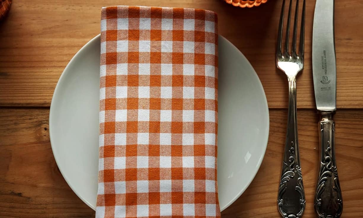 Diese Essgewohnheiten haben die Schweizer:
Für menuCH wurden rund 2000 Erwachsene aus der ganzen Schweiz zu ihren Ernährungsgewohnheiten befragt. Die Untersuchung wurde vom Institut für Sozial- und Präventivmedizin der Universität Lausanne im Auftrag des BLV und des Bundesamtes für Gesundheit (BAG) durchgeführt. Das sind die Ergebnisse: