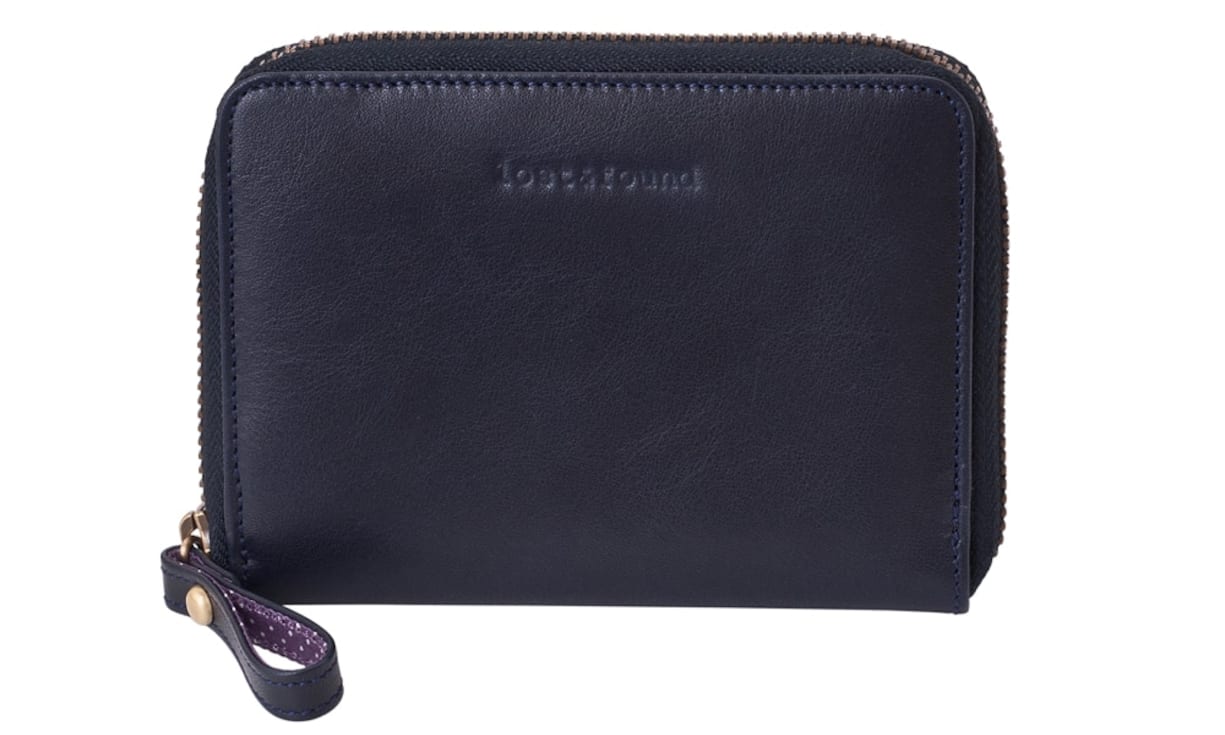 Platzsparend: Lost&Found Klein aber oho: Hier finden drei Kreditkarten, Geldnoten, Belege und sogar Hartgeld Platz. Dieses Platzwunder aus Leder ist in verschiedenen Farben erhältlich. Erhältlich bei Einzelstück Zürich. Preis 109 Franken