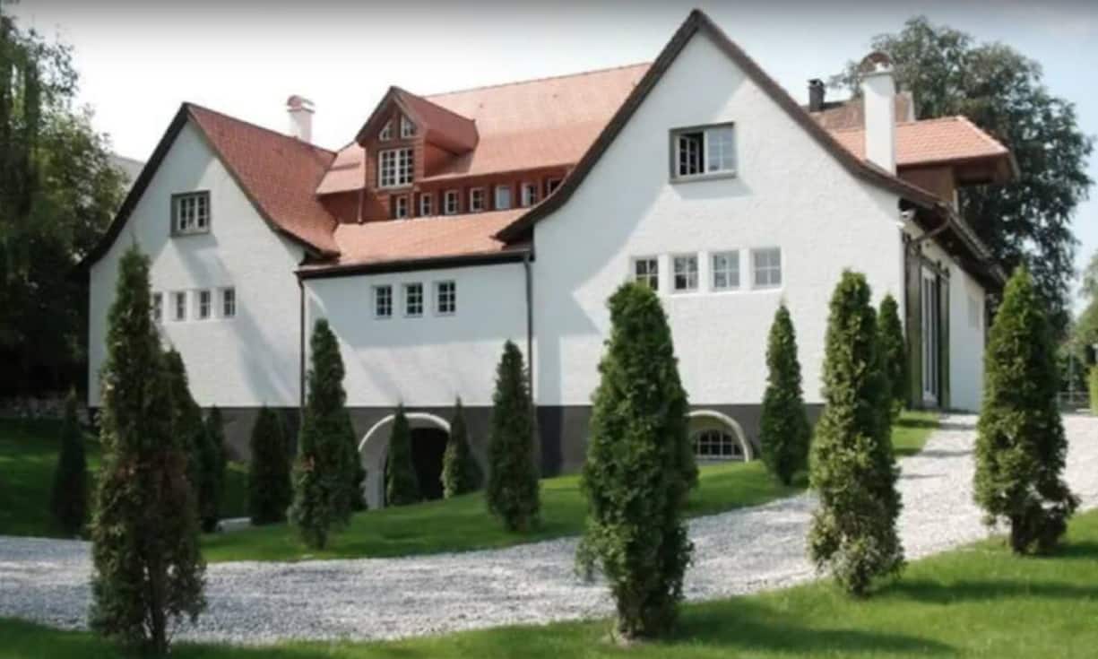 Das Anwesen umfasst 3260 Quadratmeter...