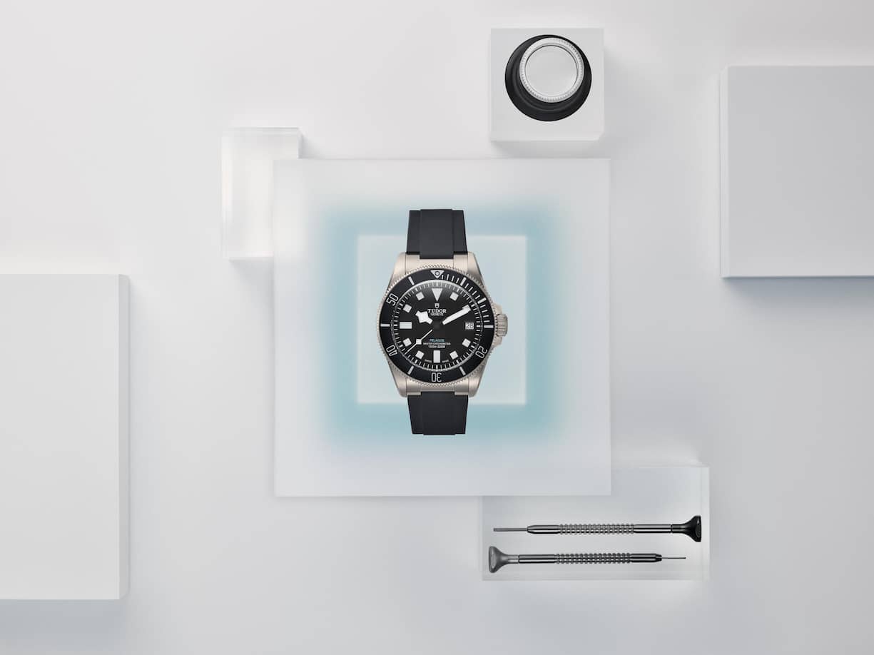 Tudor Pelagos Ultra 43 MM
Bis 1000 Meter Tiefe wasserdicht – mit dem typischen «Snowflake»-Stundenzeiger. Die technisch komplexeste Uhr, die je von Tudor gebaut wurde. Preis ab 4600 Franken.