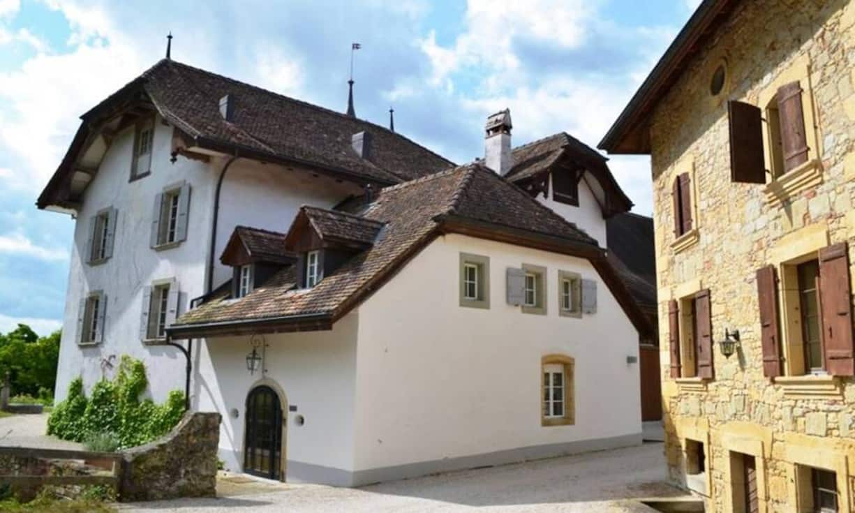 1558 gelangte das Schloss in den Besitz der Familien von Wattenwyl und Bindhemmer und wurde um die Scheune und Mühle erweitert. Es wechselte mehrmals die Besitzer und wurde schliesslich bis in die 80er-Jahre als Bauerngut bewirtschaftet.