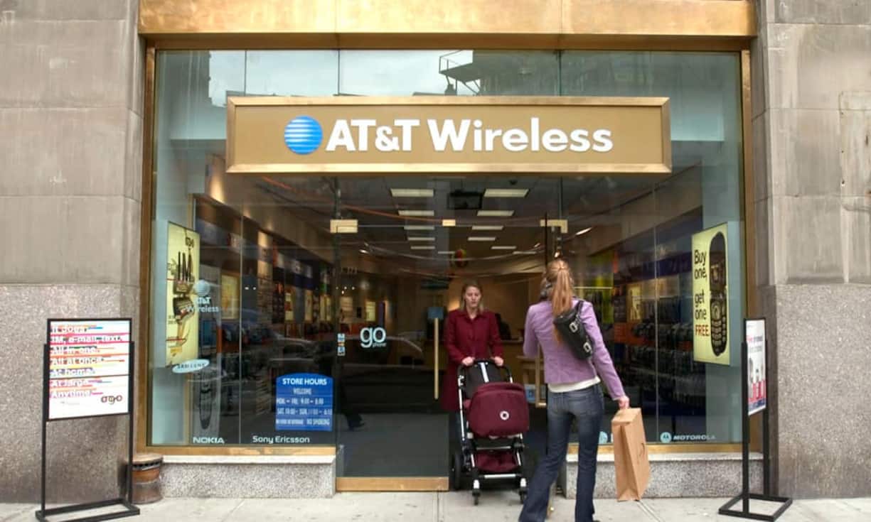Mit AT&T ist ein zweiter US-Telekomkonzern in den Top Ten der wertvollsten Marken der Welt vertreten. Der Konzern steigerte seinen Markenwert um 15 Prozent auf 89,49 Milliarden Dollar - und verbesserte sich damit um zwei Plätze. Platz sechs.