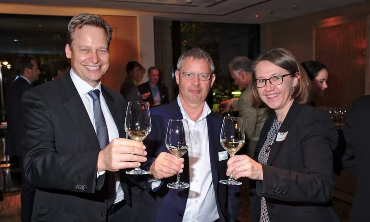 Robert Knop, Consulting Director, Zühlke Engineering AG;
Erich Bloch, Abteilungsleiter, Kommission für Technologie und Innovation;
Franziska Zimmermann, Facility & Security Manager, Coca-Cola HBC Schweiz AG Bilder:Markus Senn