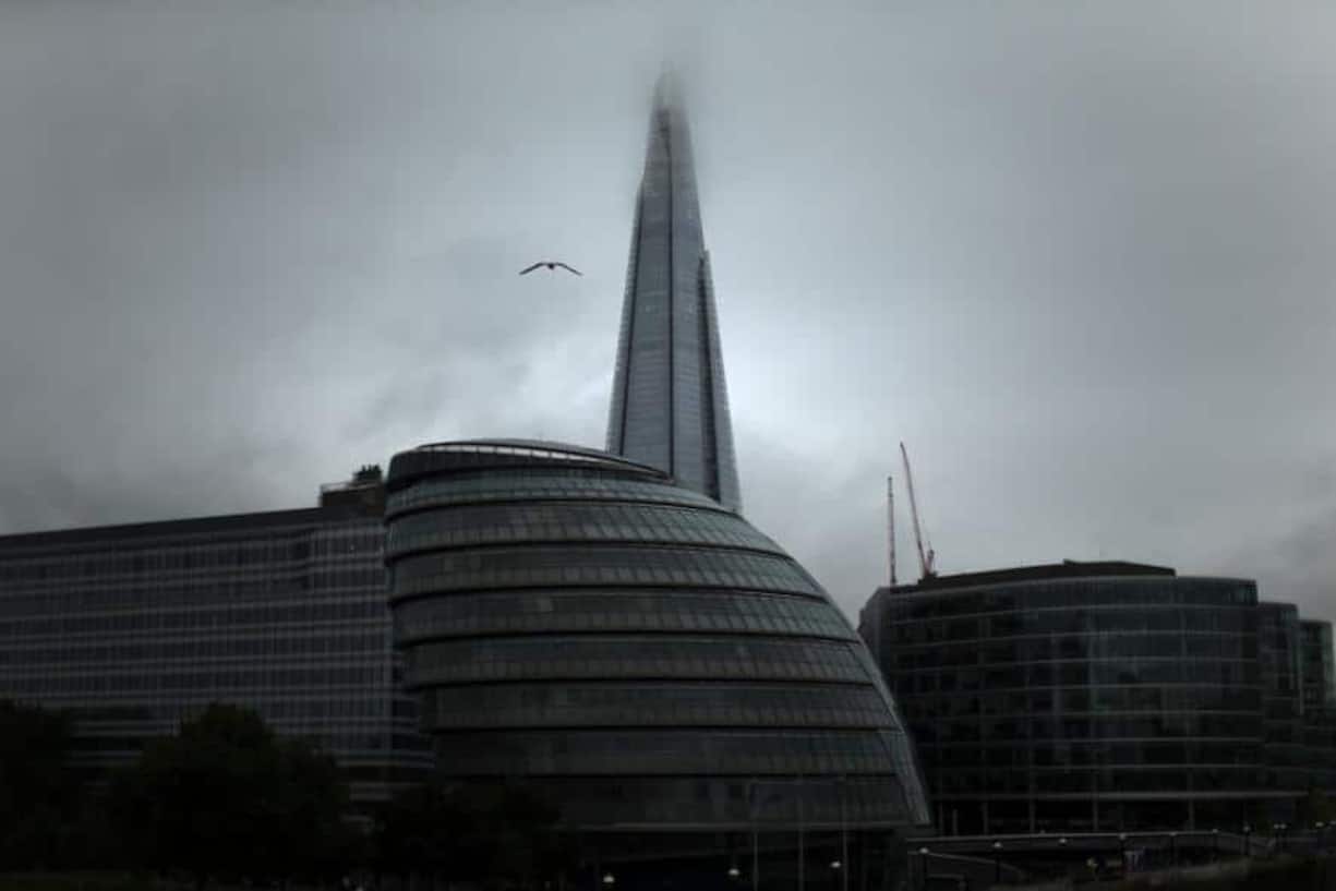 7. The Shard in London: 1,9 Milliarden DollarRechtzeitig für die Olympischen Spiele in London wurde 2012 The Shard fertiggestellt. Der 310 Meter hohe Bau von Renzo Piano gehört der Herrscherfamilie von Katar. The Shard ist eines der ersten Gebäude, das die neuen Sicherheitsstandards erfüllt, die nach den Anschlägen vom 11. September 2001 ausgearbeitet wurden.