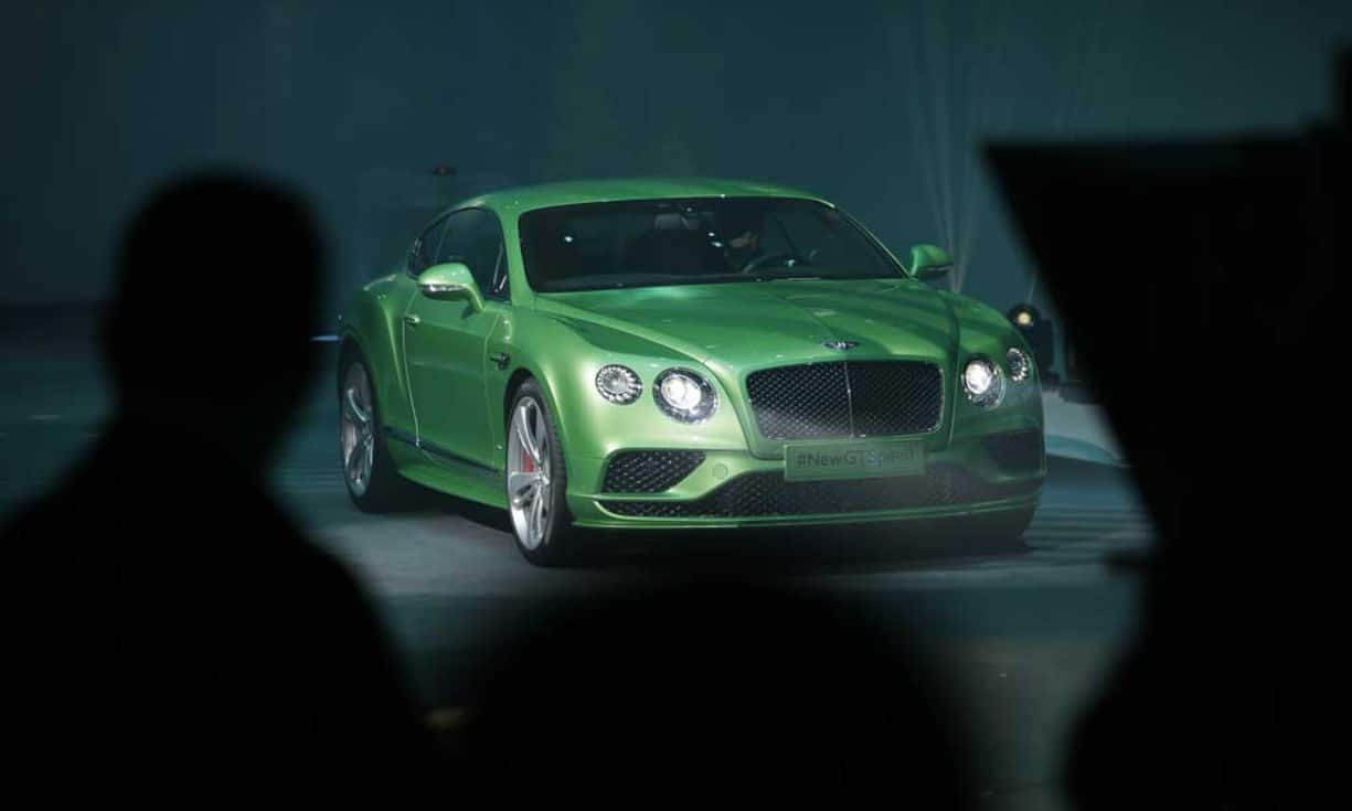 Bentley Continental GT Speed
Der Bentley Continental GT ist ein Luxus-Coupé des englischen Herstellers Bentley Motors Limited und war der erste Bentley, der unter der Regie von Volkswagen entwickelt wurde. Im Jahre 2007 wurde die Coupé-Baureihe um die leistungsgesteigerte Variante Continental GT Speed erweitert.