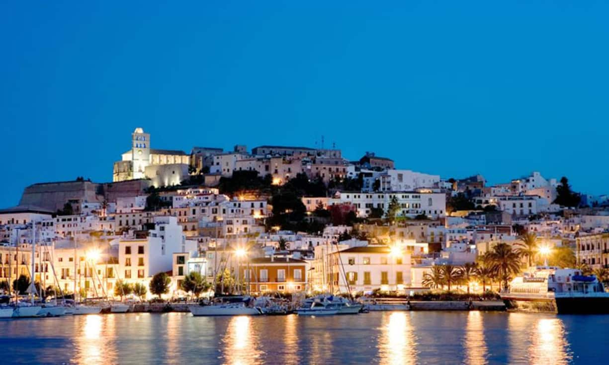 Tipp 4: Ibiza und Formentera. Ibiza, früher eine Hippie-Insel, heute eine Must-Destination im Sommer-Portfolio der Trendsetter. Lio Ibiza