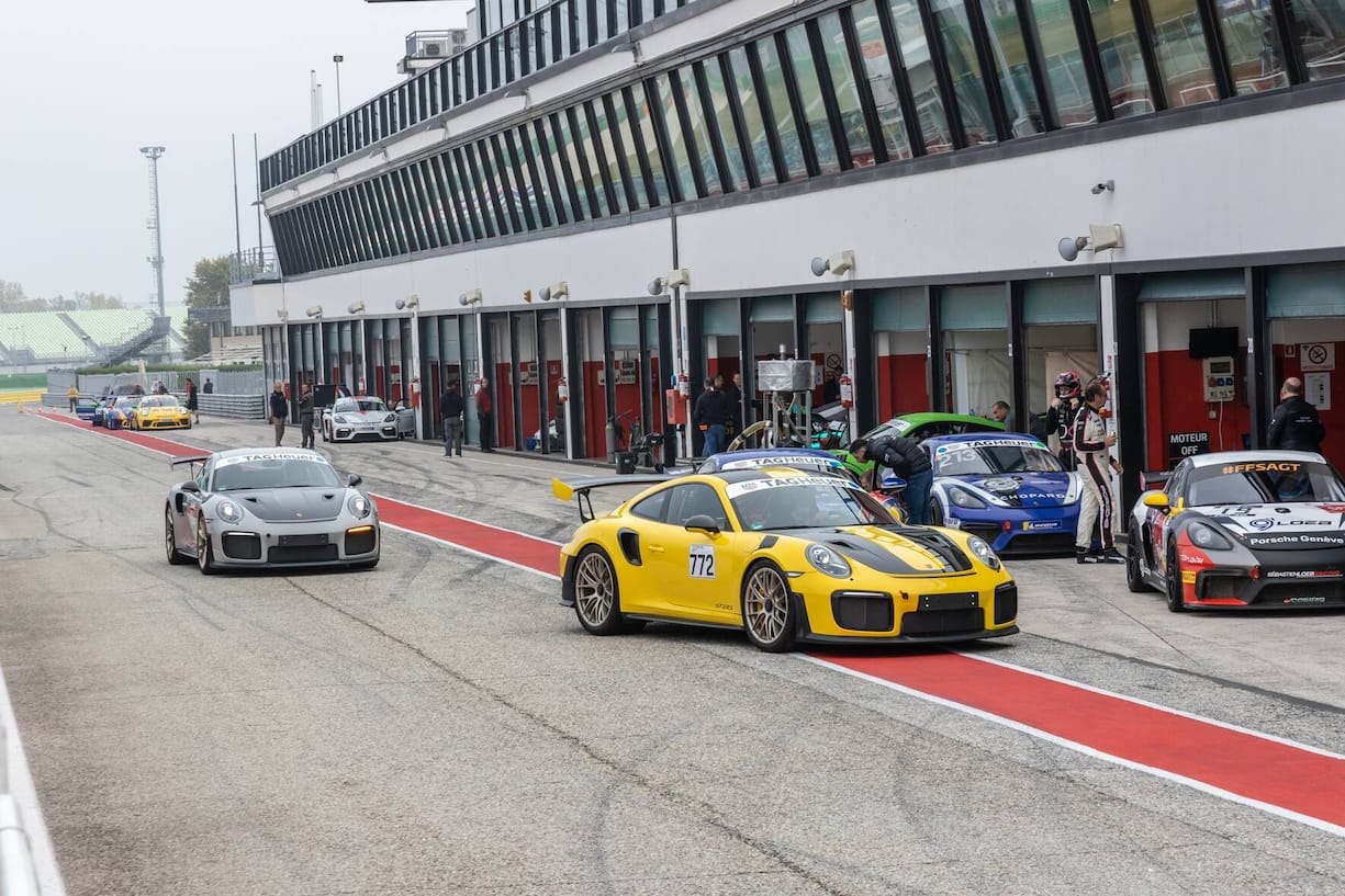 Die «echten» Racecars und der Alleskönner Porsche 911 GT2 RS unterscheiden sich auf den ersten Blick kaum.