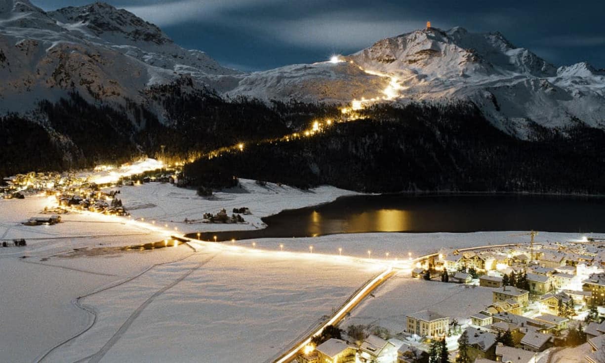 Das gesamte Grundstück erstreckt sich auf eine Fläche von rund 838 m². Die beiden Skigebiete Corviglia-Marguns sowie Corvatsch sind in unter 5 Minuten mit dem Auto erreichbar. Preis: Auf Anfrage 
Quelle und Bilder: Engel & Völkers