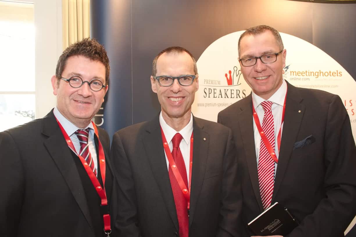 Stefan Otz, Direktor, Interlaken Tourismus; Hans Leuthold, Niederlassungsleiter, Berner Kantonalbank; Michael Lüthi, CEO, Ferienverein POSCOM Ferien Holding AG