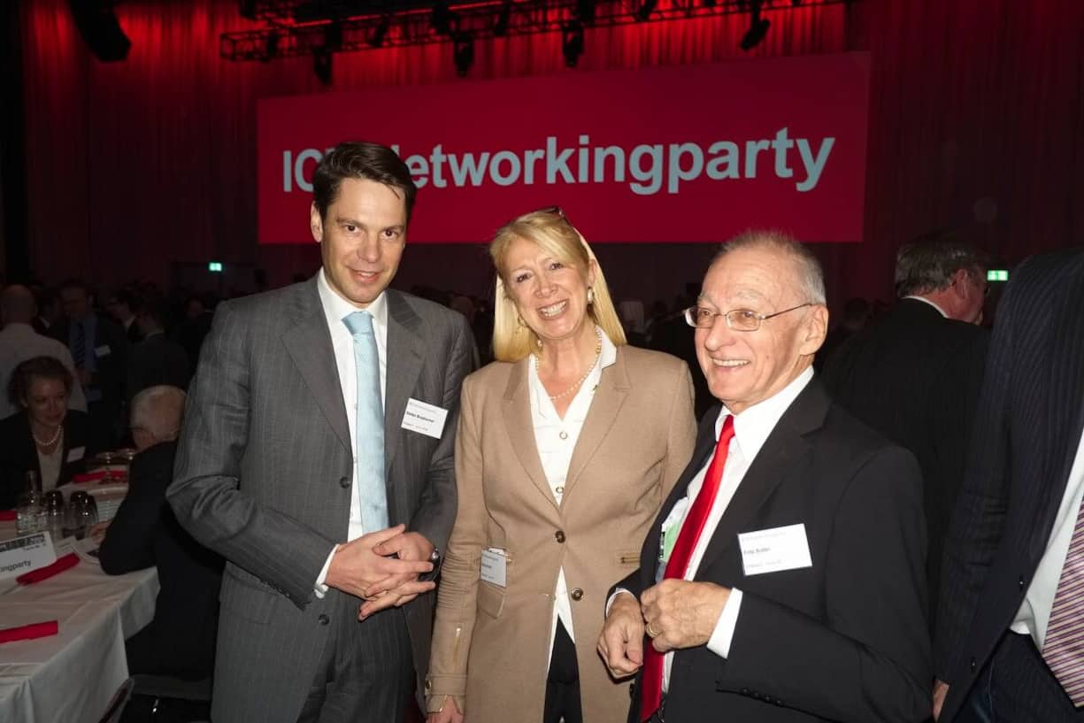 Stefan Brupbacher, FDP-Generalsekretät; Vania Kohli, Gastgeberin; Fritz Sutter. (Bilder: Markus Senn)