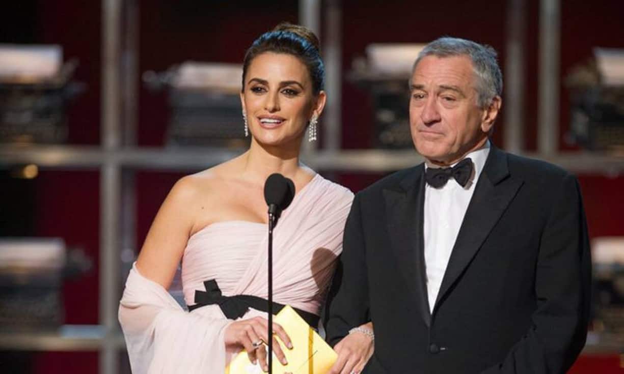 Die spanische Schauspielerin Penelope Cruz mit der amerikanischen Schauspiellegende Robert DeNiro während der Oscar-Verleihung.