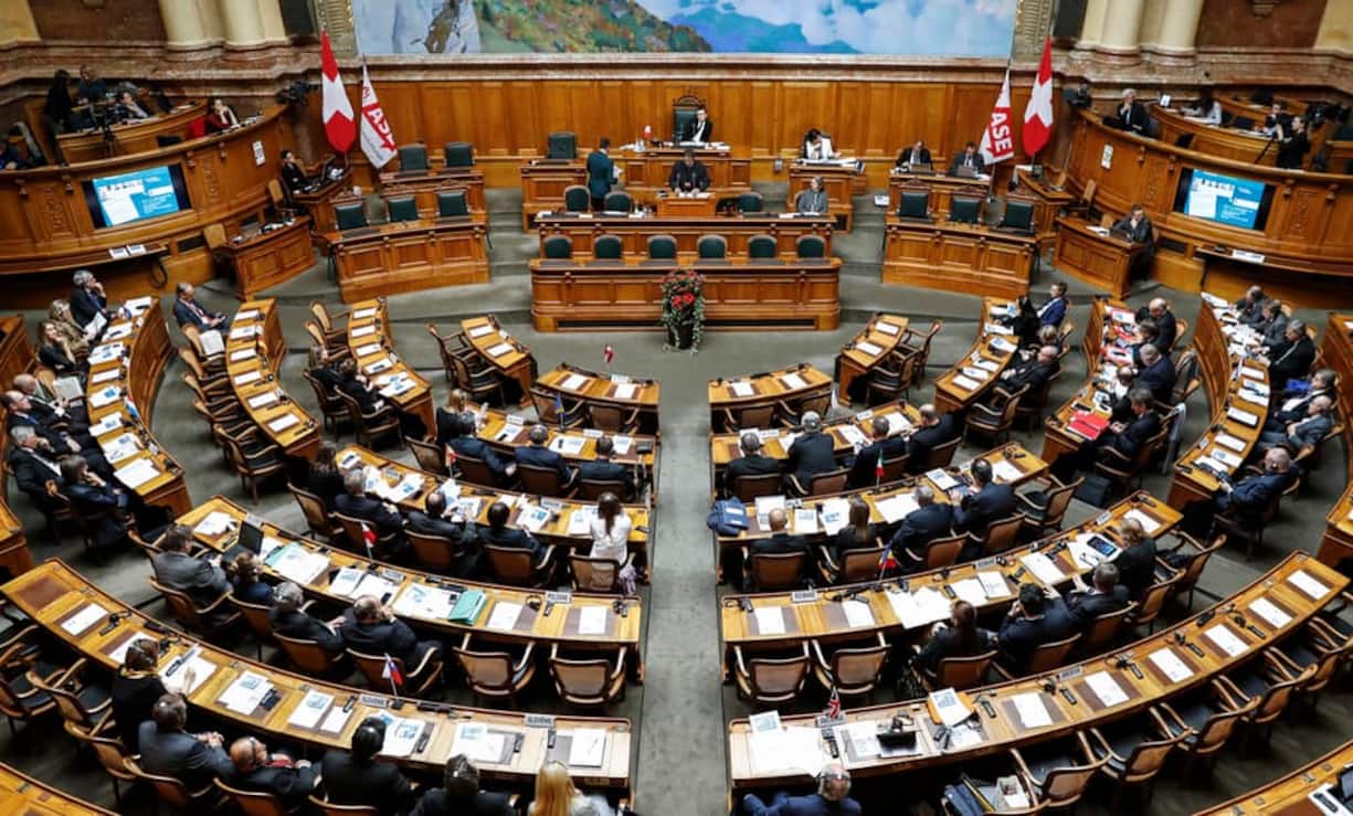 Parlamentsvertretern wird schon weniger vertraut: Elf Prozent glauben, dass es dort oft nicht mit rechten Dingen zugeht.