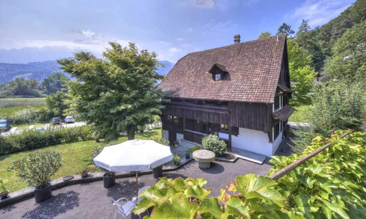 Das 1763 errichtete hinter dem Rank am südwestlichen Dormenhang über dem Winkelried (Horw) in Luzern erbaute Haus gehört zu den stilreinsten der ganzen Gegend.