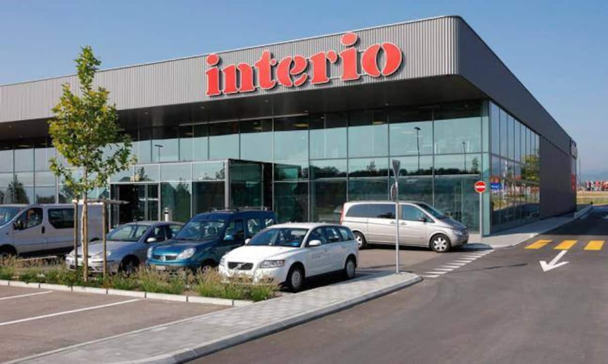 Neue Sofas, Gartenstühle oder Dekoartikel stehen bei Interio, Depot oder Micasa im Angebot.