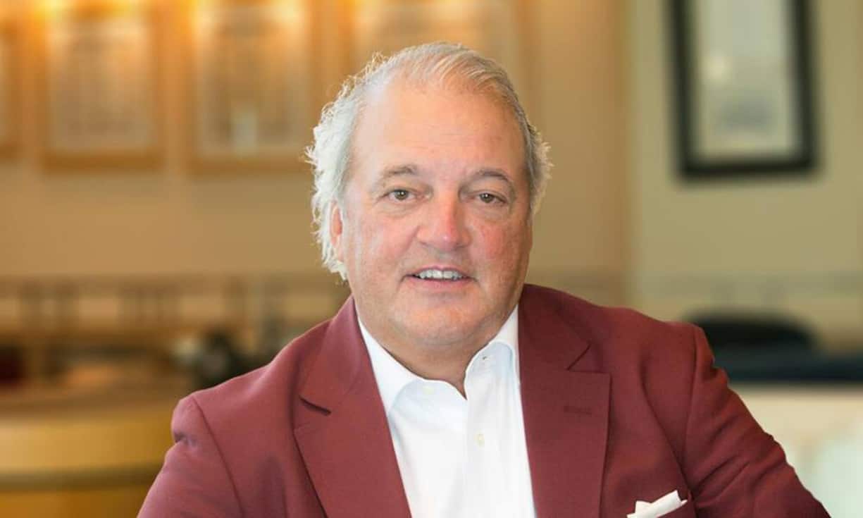 Die Gegenspieler:Für einen Juristen hat Hess bemerkenswert wenig Feinde. Epische Schlachten lieferte er sich jedoch mit US-Anwälten. Bei der Asbest-Sammelklage gegen ABB 2001 etwa mit Joe Rice, Gründer der Kanzlei Motley Rice. Dieser kam mit Gulfstream IV, Goldkette und offenem Hemd nach Zürich. Damit ihn Hess empfangen durfte, musste ABB erst einmal 20 Millionen Dollar auf den Tisch legen.