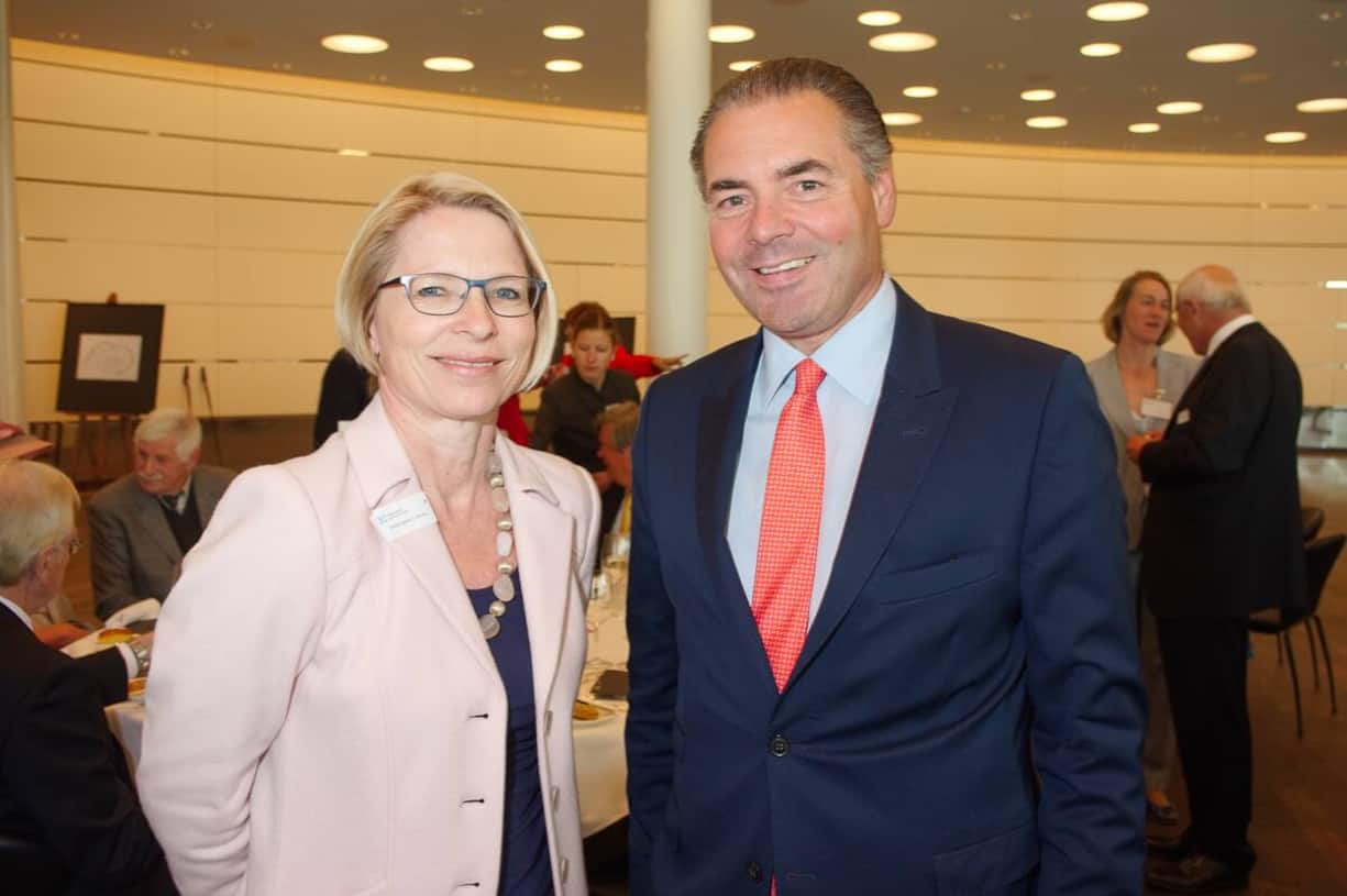 Livia Leu, Botschafterin, Leiterin Bilaterale Wirtschaftsbeziehungen; Eric G. Sarasin, Präsident der Handelskammer Deutschland-Schweiz.