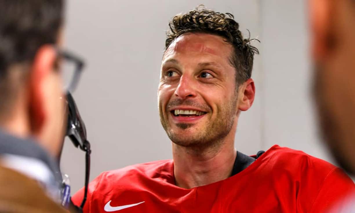 Mit einem Jahressalär von 5,25 Millionen Dollar ist Mark Streit höchstbezahlter Schweizer Eishockey-Söldner in Diensten der National Hockey League und unter den Reichsten Schweizern unter 40 zu finden. Der Berner kämpft auch immer wieder als Kapitän für das Schweizer Hockeyteam. Vermögen: 20–50 Millionen Franken Bilder: Keystone/ PR/ Twitter