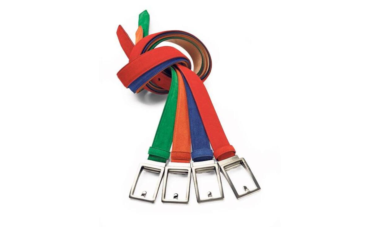 Bally - StatementDieser Wildledergürtel mit einer Schnalle aus gebürstetem Metall ist mit dem Bally-Schriftzug verziert und besticht durch verschiedene leuchtende Farben. Preis 250 Franken