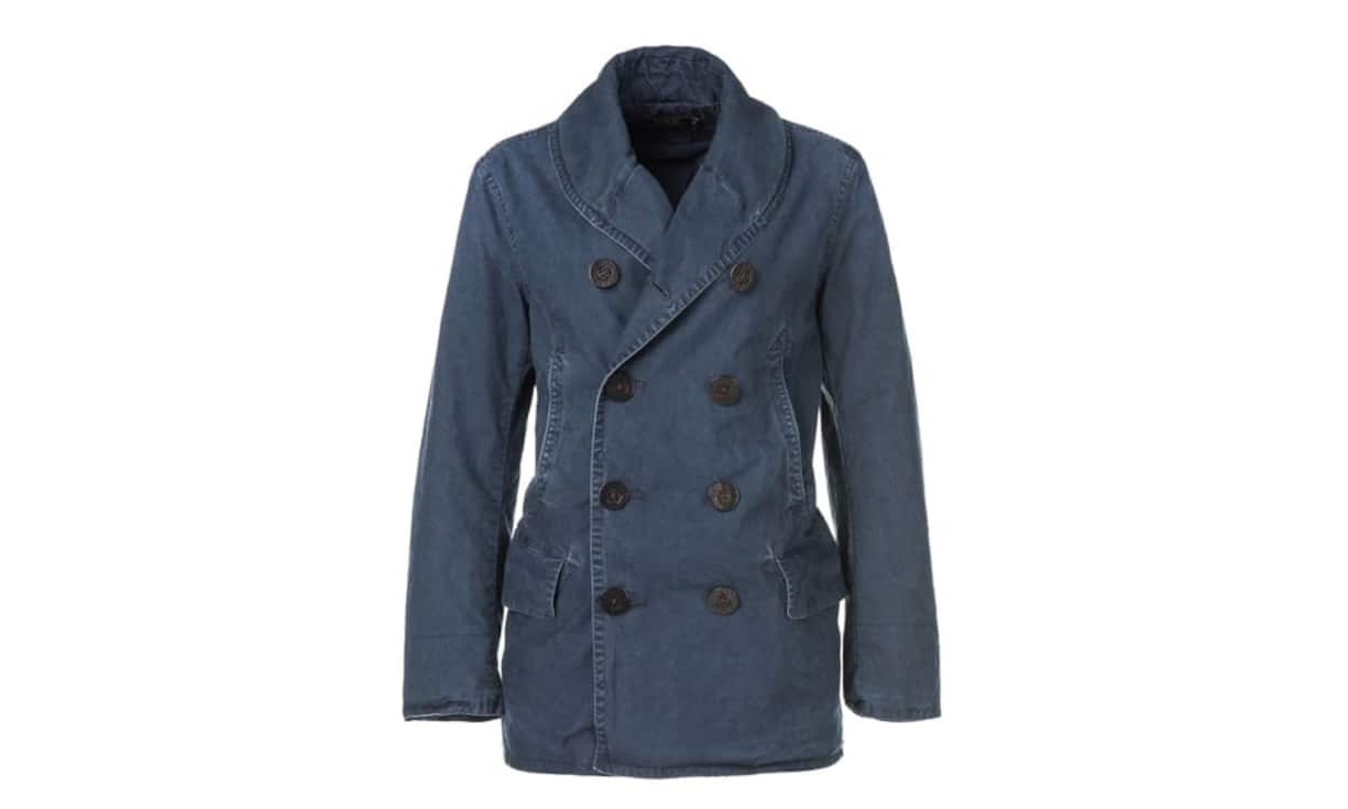 Klassisch: Ralph Lauren Diese blaue Cabanjacke aus vorgewaschener Baumwolle punktet durch ihren Used-Look und maritimen Style. Sie ist durchgehend gefüttert und somit auch etwas für kältere Frühlingstage. Preis 499 Franken