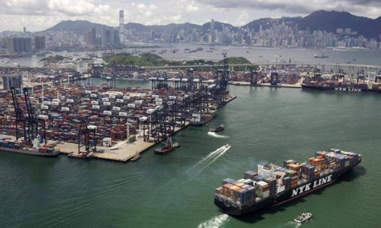 So braucht es jeweils nur eine schlechte Nachricht, um die Börsen erneut in Aufruhr zu versetzen. Am 27. Juli lösten enttäuschende Konjunkturzahlen den grössten Tagesabsturz seit 2007 aus. Dabei blieb es nicht: Rund einen Monat später kam der nächste Aktiencrash, Shanghai verlor über acht Prozent. Und auch 2016 begann mit einem weiteren rabenschwarzen Tag am 4. Januar.Bilder: Bloomberg/Keystone/Reuters